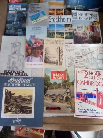 Photo of free UK And Foreign Guide Books, Street Maps And Souvenir Leaflet (CT9) #4