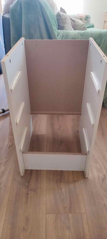 Photo of free White desk (Teddington TW11 0BX) #4