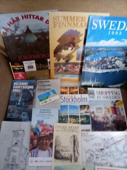 Photo of free UK And Foreign Guide Books, Street Maps And Souvenir Leaflet (CT9) #3