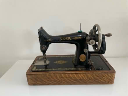 Photo of free Vintage Singer Sewing Machine (Farlington PO6) #1
