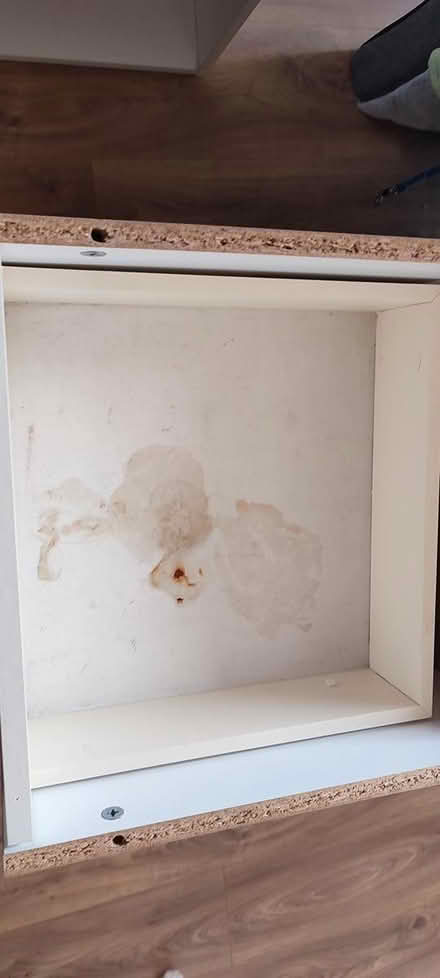 Photo of free White desk (Teddington TW11 0BX) #2