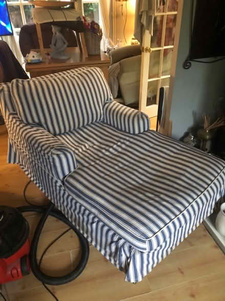 Photo of free Chas-lounge (Leigh kent) #1