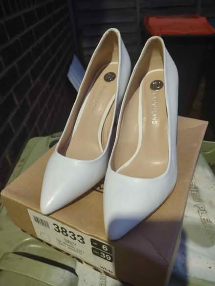Photo of free High heel ladies shoes size 6 (Furzton MK4) #1
