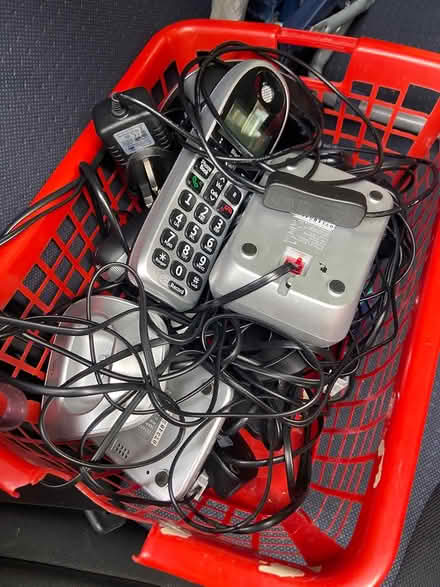 Photo of free Old Chargers, wires, phones (Bournemouth east cliff BH1) #4