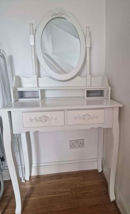 Photo of free Classic white dressing table. One leg is broken (Roehampton SW15) #1