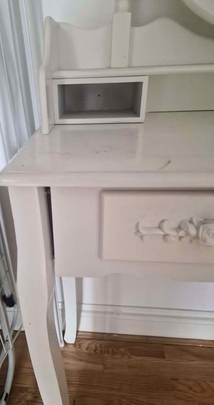 Photo of free Classic white dressing table. One leg is broken (Roehampton SW15) #2