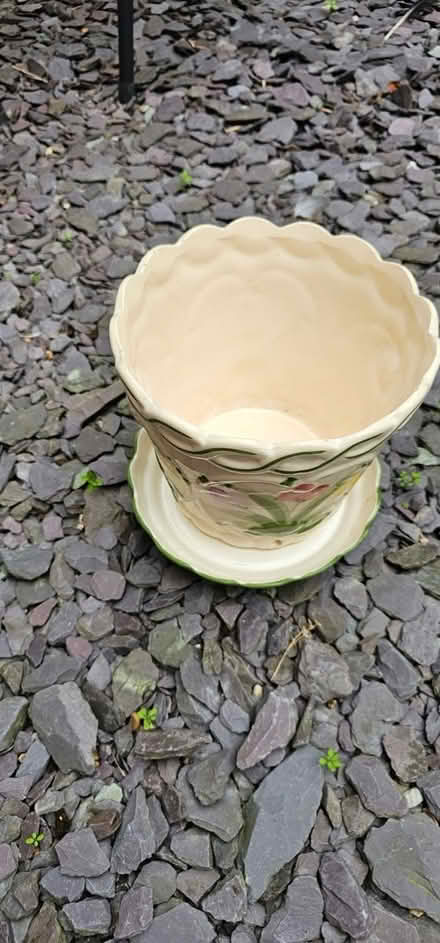 Photo of free Ceramic pot with saucer (Horsham, RH13) #3