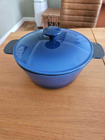 Photo of free Cast iron cooking pot 23cm diameter (St Stephens AL3) #2