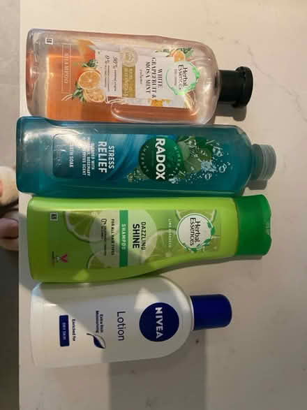 Photo of free Shampoo, moisturiser and bath (East Dulwich SE22) #1