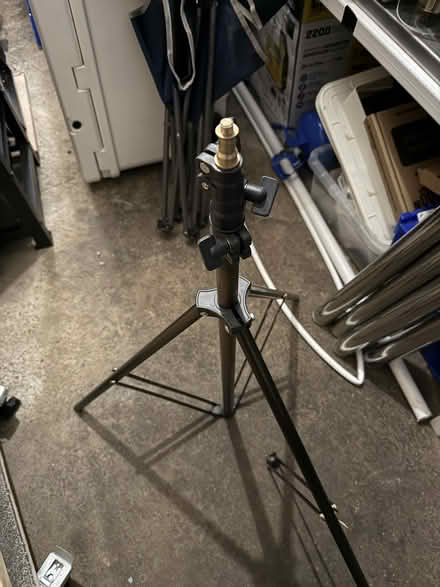Photo of free lighting stand (ha28qz) #1