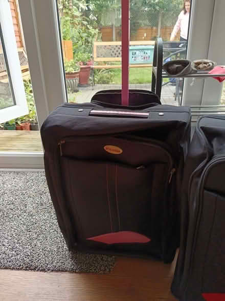 Photo of free small wheeled case (Newport TF10) #1