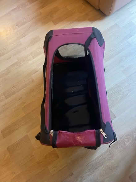Photo of free Small pet carrier (HA74BJ) #3