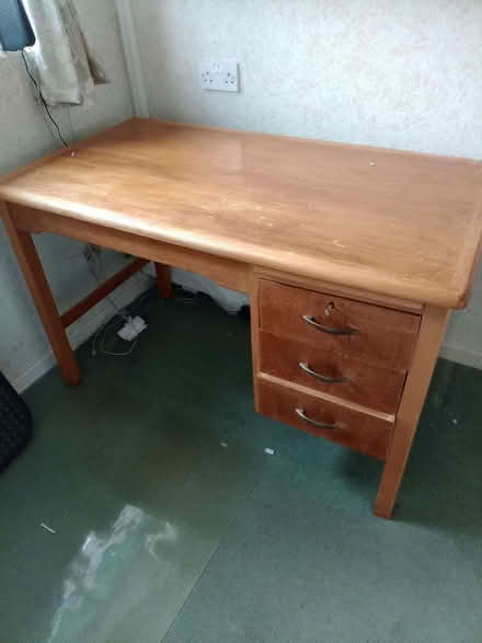Photo of free Desk (Shire Oak WS8) #1