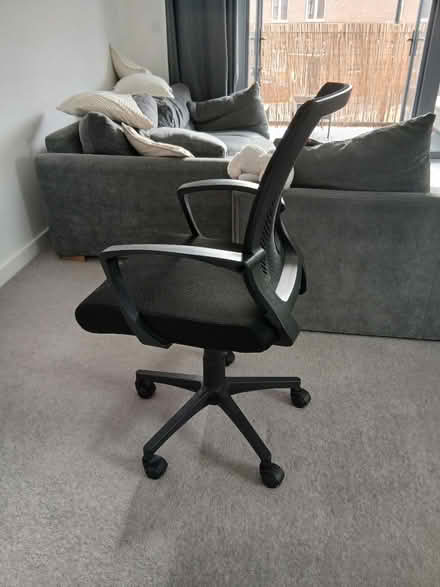 Photo of free Desk chair (UB5) #2