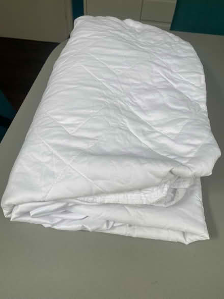 Photo of free Mattress protector - 4ft (Berkhamsted HP4) #1