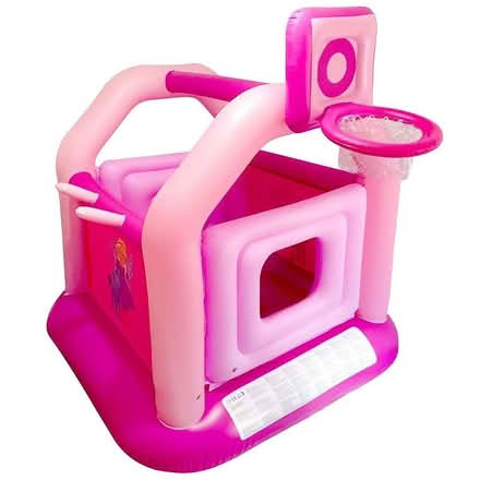 Photo of free Pink bouncy castle (Bentley WS2) #2