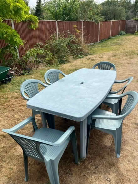 Photo of free Outdoor table and chairs (Rg61eh) #1