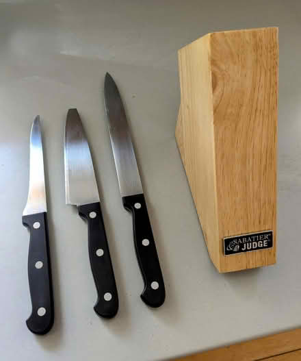 Photo of free Kitchen knives + knife block (Stourbridge DY8) #1