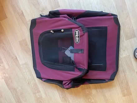 Photo of free Small pet carrier (HA74BJ) #4
