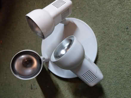 Photo of free Ceiling light triple spot (Rode Manor BA11) #1