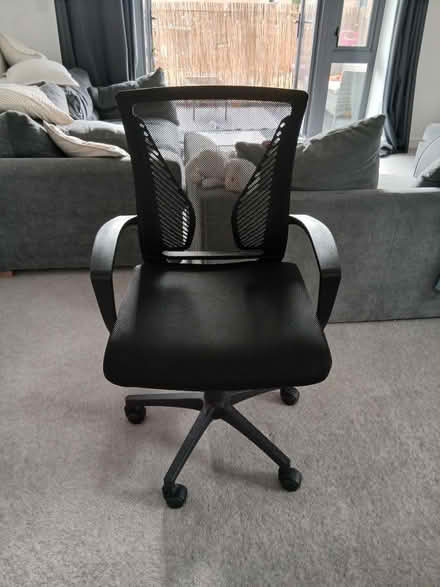 Photo of free Desk chair (UB5) #1