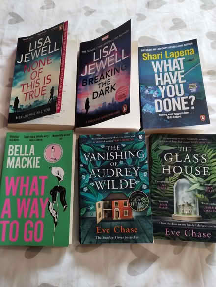 Photo of free Assorted murdery mum books (Chelmer Village CM2) #1