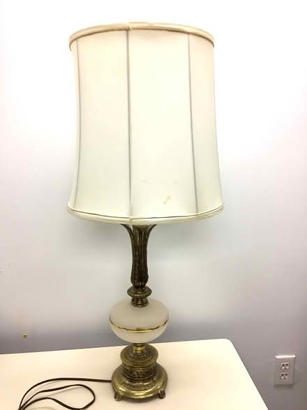 Photo of free Vintage Lamp (Thornhill) #1