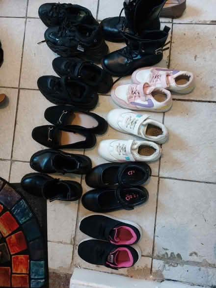 Photo of free Shoes for girls 9 to 10 years (M38) #1
