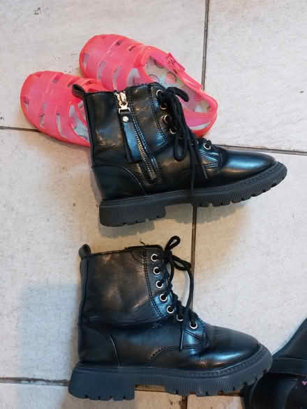 Photo of free Girl shoes age 7 (M38) #4