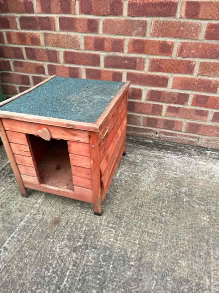 Photo of free Rabbit hideaway house hutch (Abingdon OX14) #2