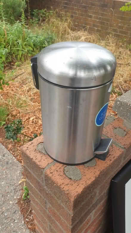 Photo of free Small bin (TW7) #1