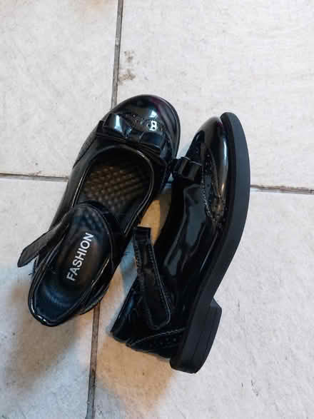 Photo of free Girl shoes age 7 (M38) #2