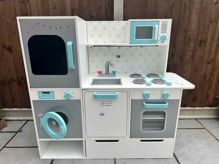 Photo of free Pretend play kitchen (Coulsdon) #1