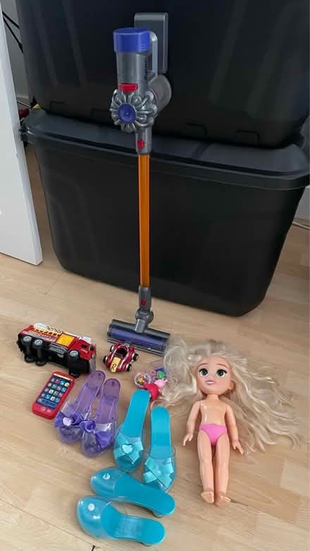 Photo of free Kids toys Dyson vacuum (Ashburton SE25) #1