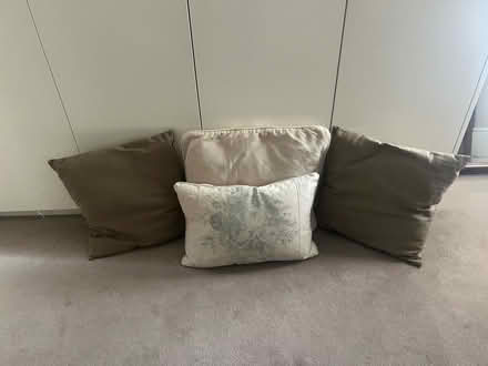 Photo of free 4 Scatter Cushions (Grove Park W4) #1