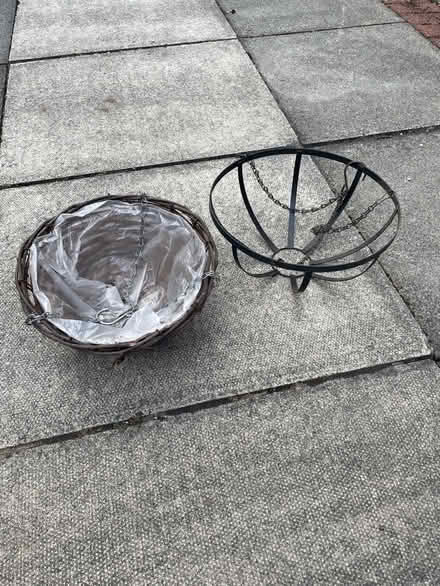Photo of free 2hanging baskets (Sale M33) #1