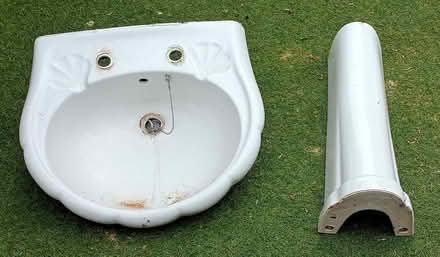 Photo of free pedestal washbasin (Southport PR9) #3