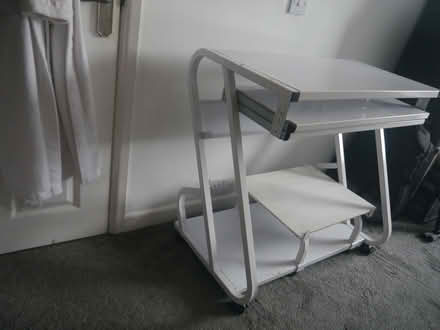 Photo of free White computer desk (Didcot OX11) #4