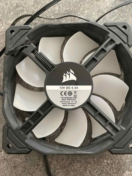 Photo of free 3 computer fans (Elephant and castle SE1) #4