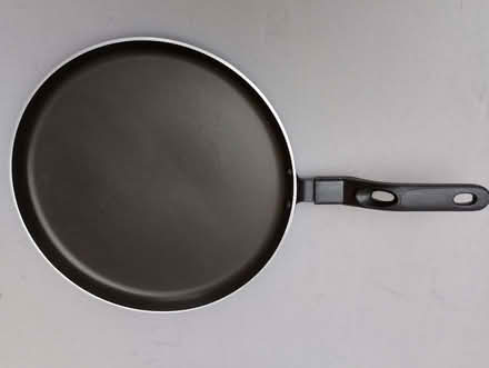 Photo of free Large pancake pan (Top Amersham HP6) #1