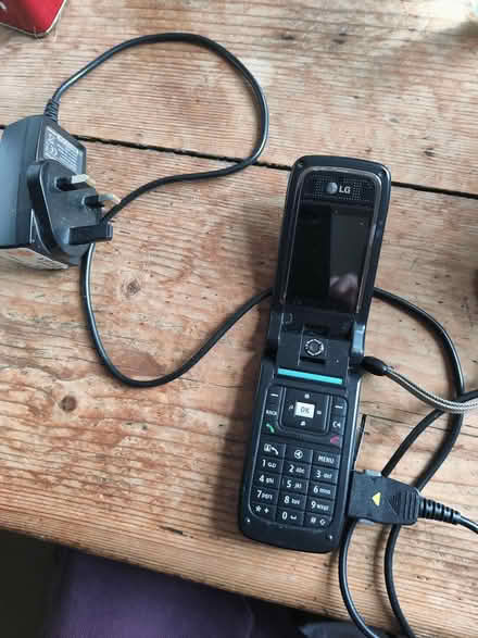 Photo of free Vintage clamshell phone (Central Rugby CV21) #2
