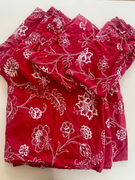 Photo of free King size duvet cover and pillowcases (Golden Triangle NR2) #1