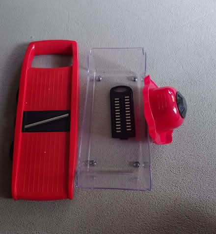 Photo of free Vegetable cutter / chopper in Red (Shepherds Bush W6) #3