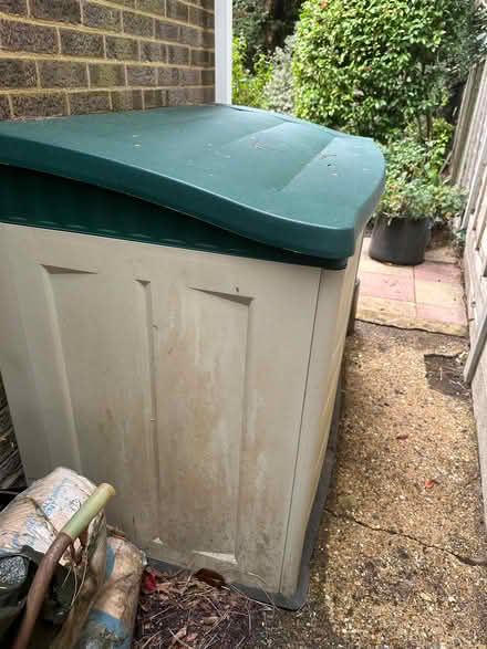 Photo of free Garden bin (Barnet Gate EN5) #1