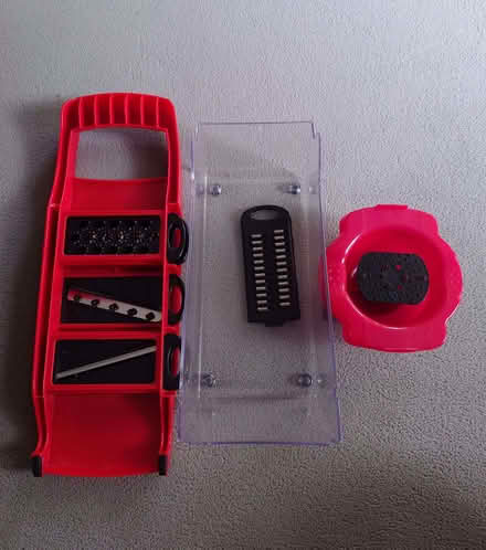 Photo of free Vegetable cutter / chopper in Red (Shepherds Bush W6) #2