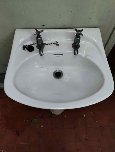 Photo of free Wash hand basin on pedestal (Goodmayes IG3) #2