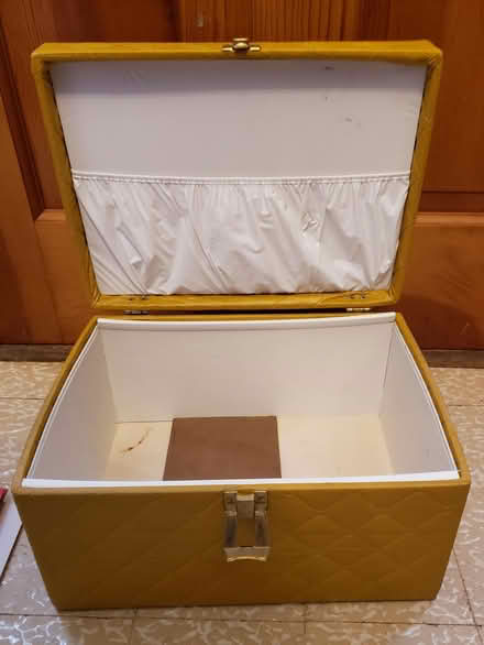 Photo of free Vintage 1960's Cosmetics Case Large (Front Royal) #2