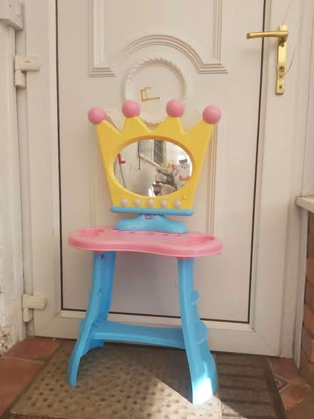 Photo of free Pippa Pig dressing table (B33) #2