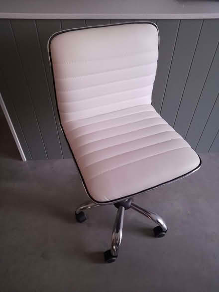 Photo of free Swivel chair (Mariansleigh EX36) #1