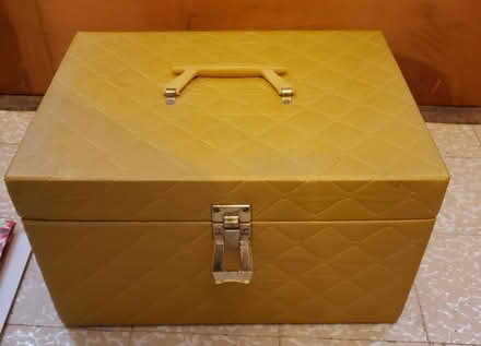 Photo of free Vintage 1960's Cosmetics Case Large (Front Royal) #1